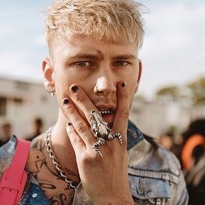 Meet your Posher, Alex